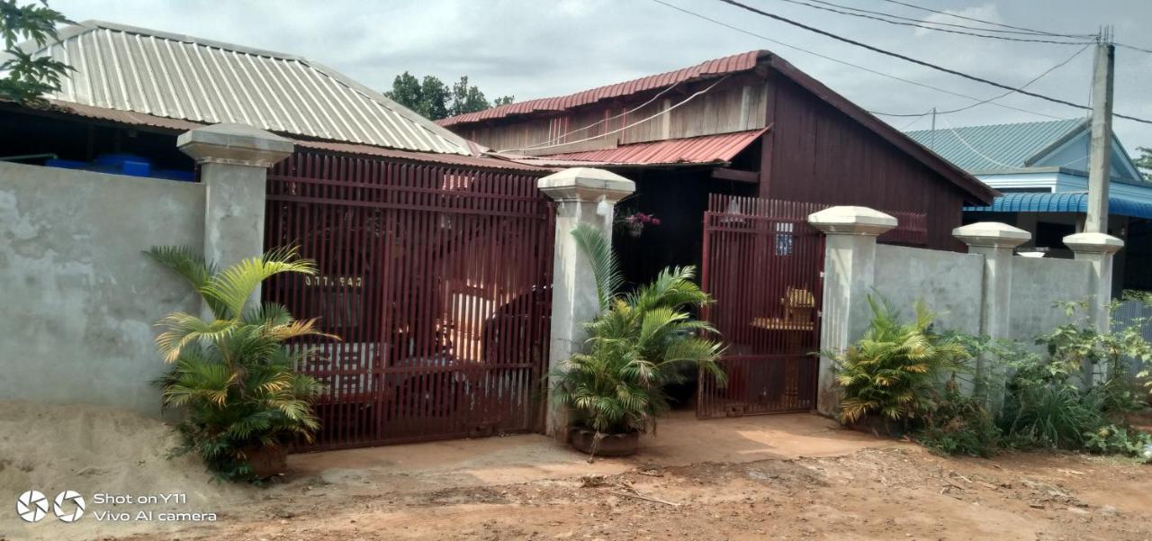 Bee Bee'S Chalets Home Stay And Trekking Banlung Bagian luar foto
