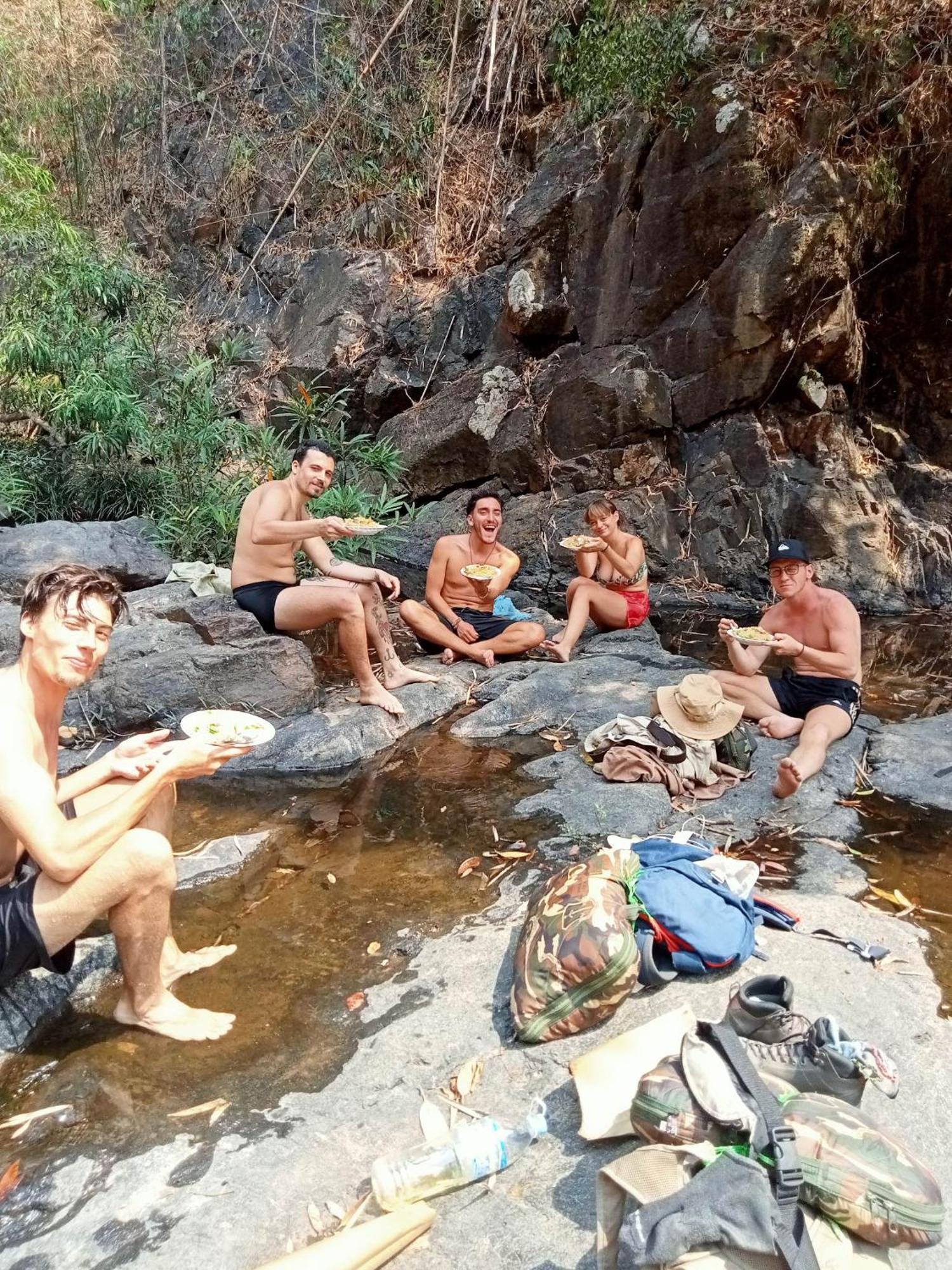 Bee Bee'S Chalets Home Stay And Trekking Banlung Bagian luar foto