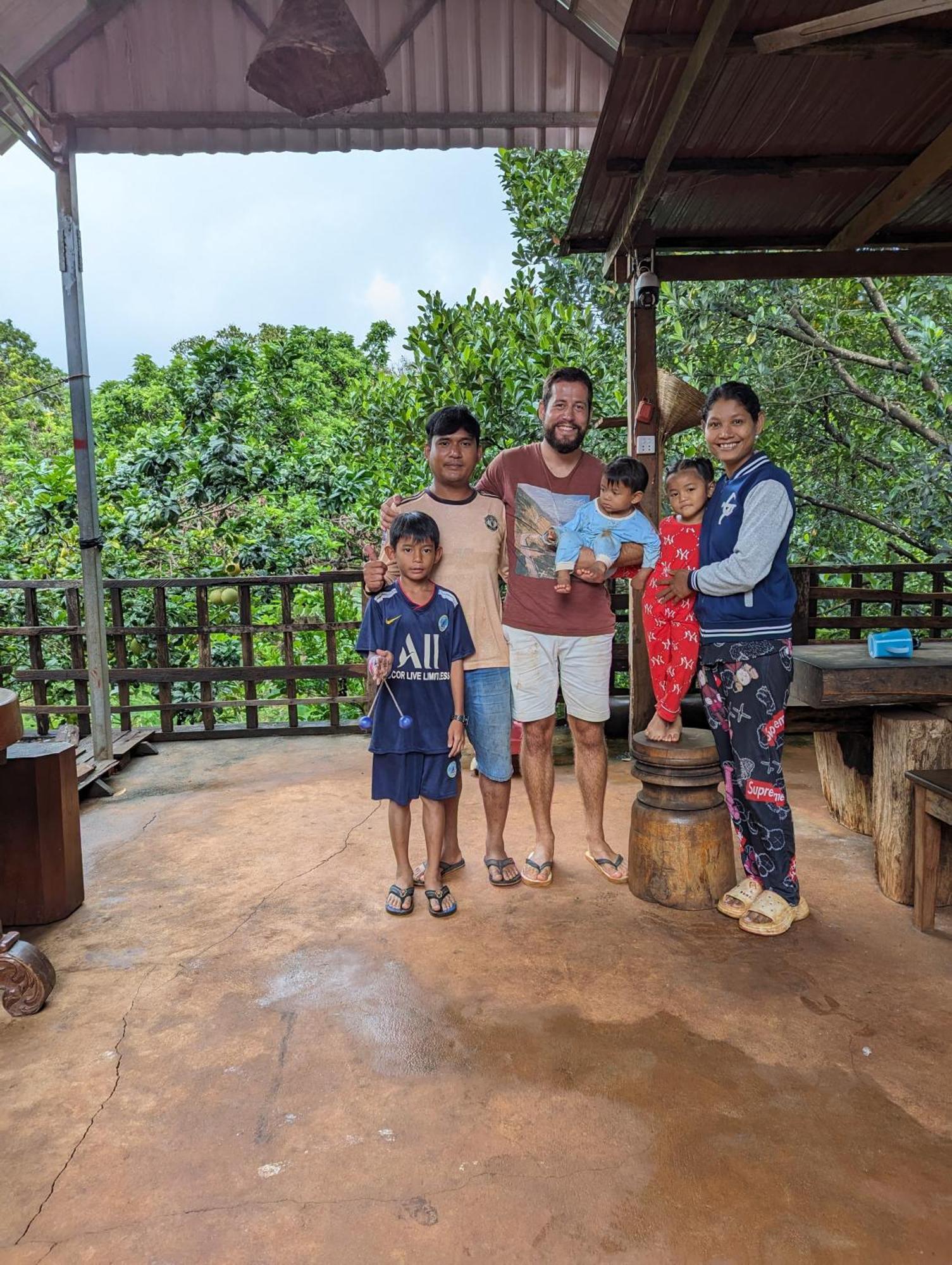 Bee Bee'S Chalets Home Stay And Trekking Banlung Bagian luar foto