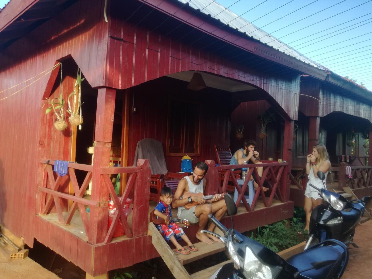 Bee Bee'S Chalets Home Stay And Trekking Banlung Bagian luar foto