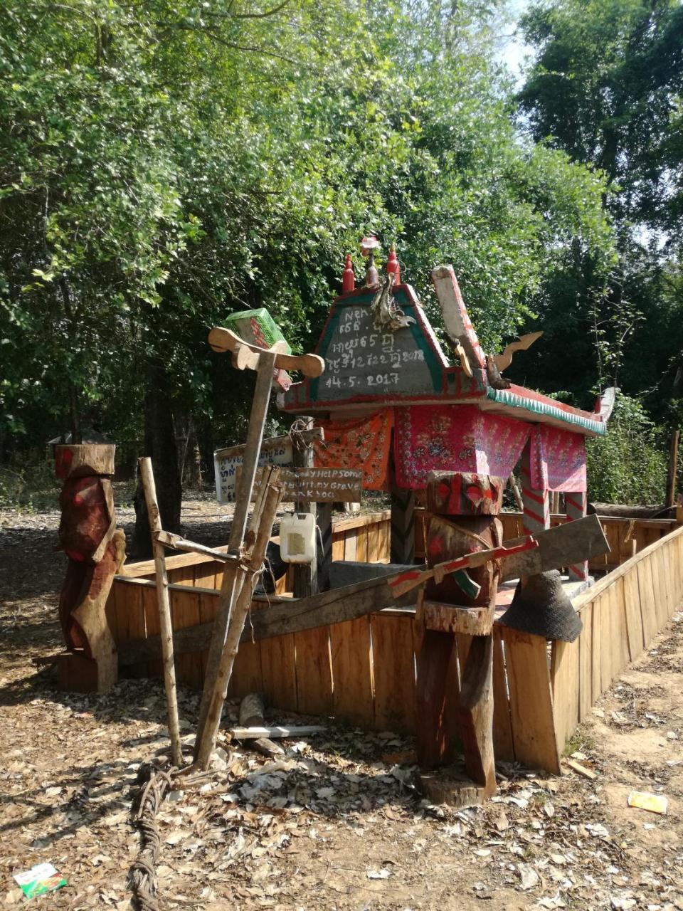 Bee Bee'S Chalets Home Stay And Trekking Banlung Bagian luar foto