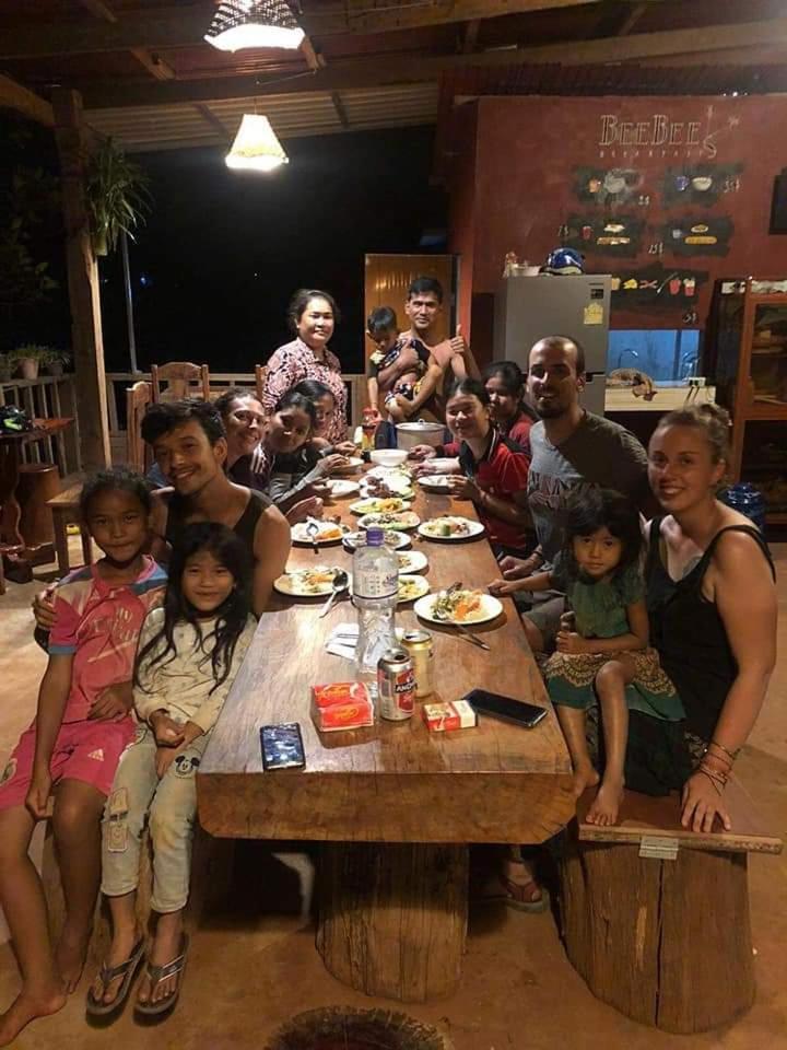 Bee Bee'S Chalets Home Stay And Trekking Banlung Bagian luar foto