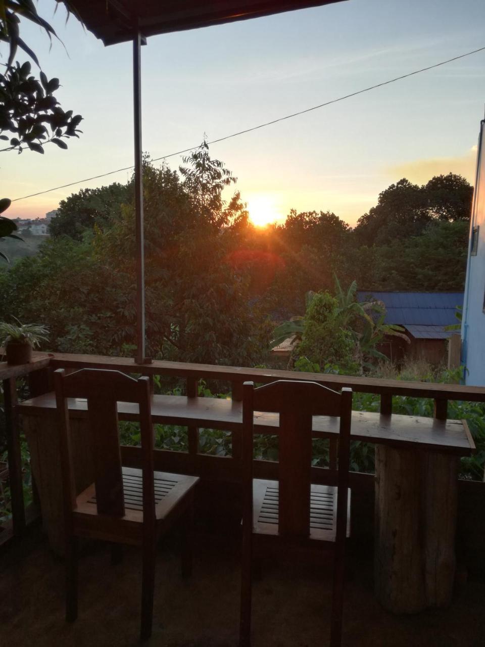 Bee Bee'S Chalets Home Stay And Trekking Banlung Bagian luar foto
